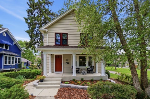 Photo of 413 E Dunedin Road, Columbus, OH 43214 (MLS # 226041233)