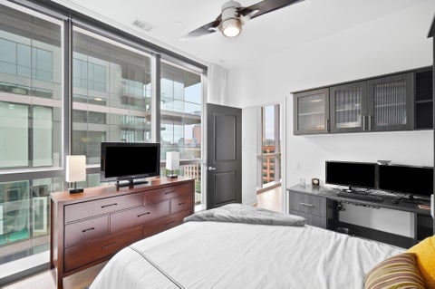 Tiny photo for 250 W Spring Street 916 #916, Columbus, OH 43215 (MLS # 226036403)