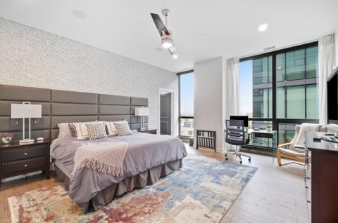 Tiny photo for 250 W Spring Street 916 #916, Columbus, OH 43215 (MLS # 226036403)