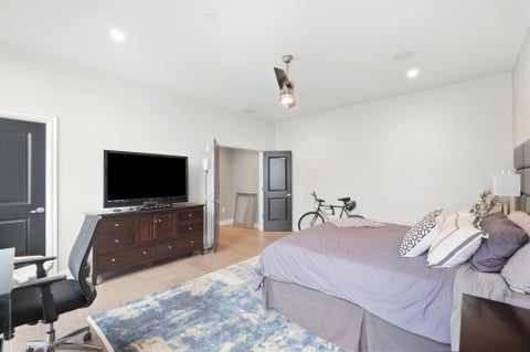 Tiny photo for 250 W Spring Street 916 #916, Columbus, OH 43215 (MLS # 226036403)
