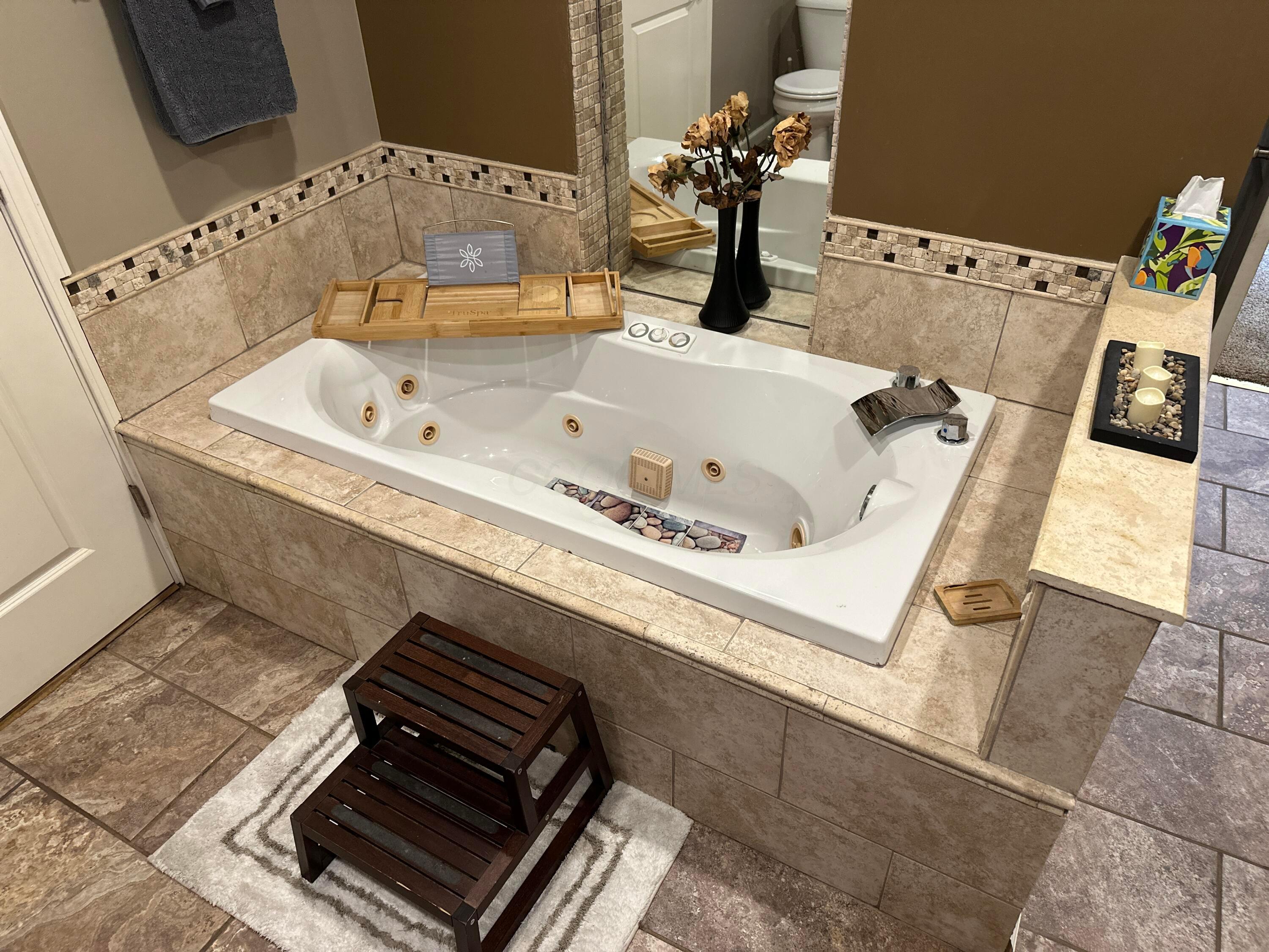 1048 Parkway Drive, Logan, Ohio image 22