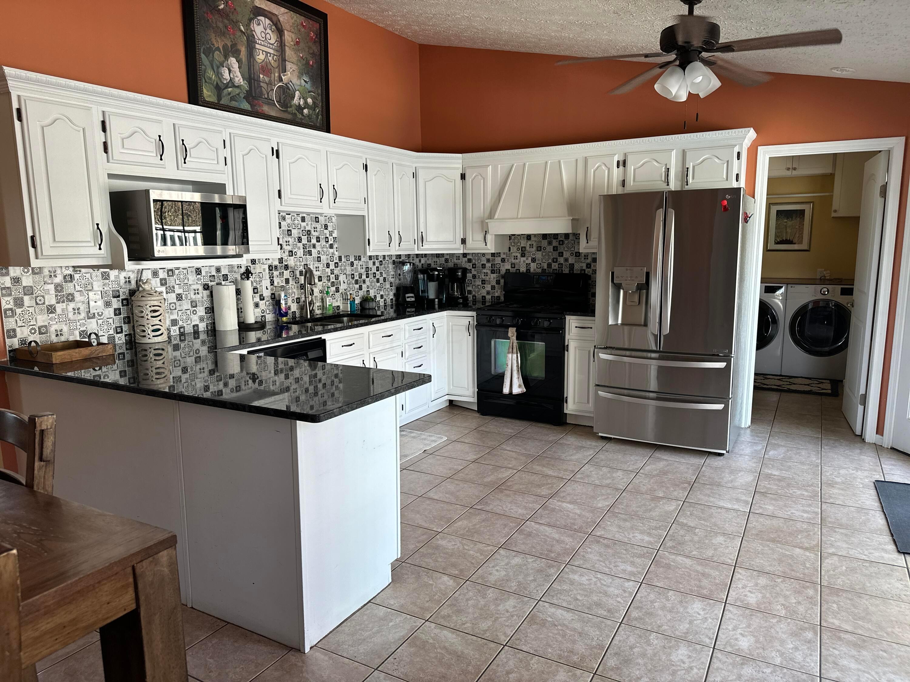 1048 Parkway Drive, Logan, Ohio image 4