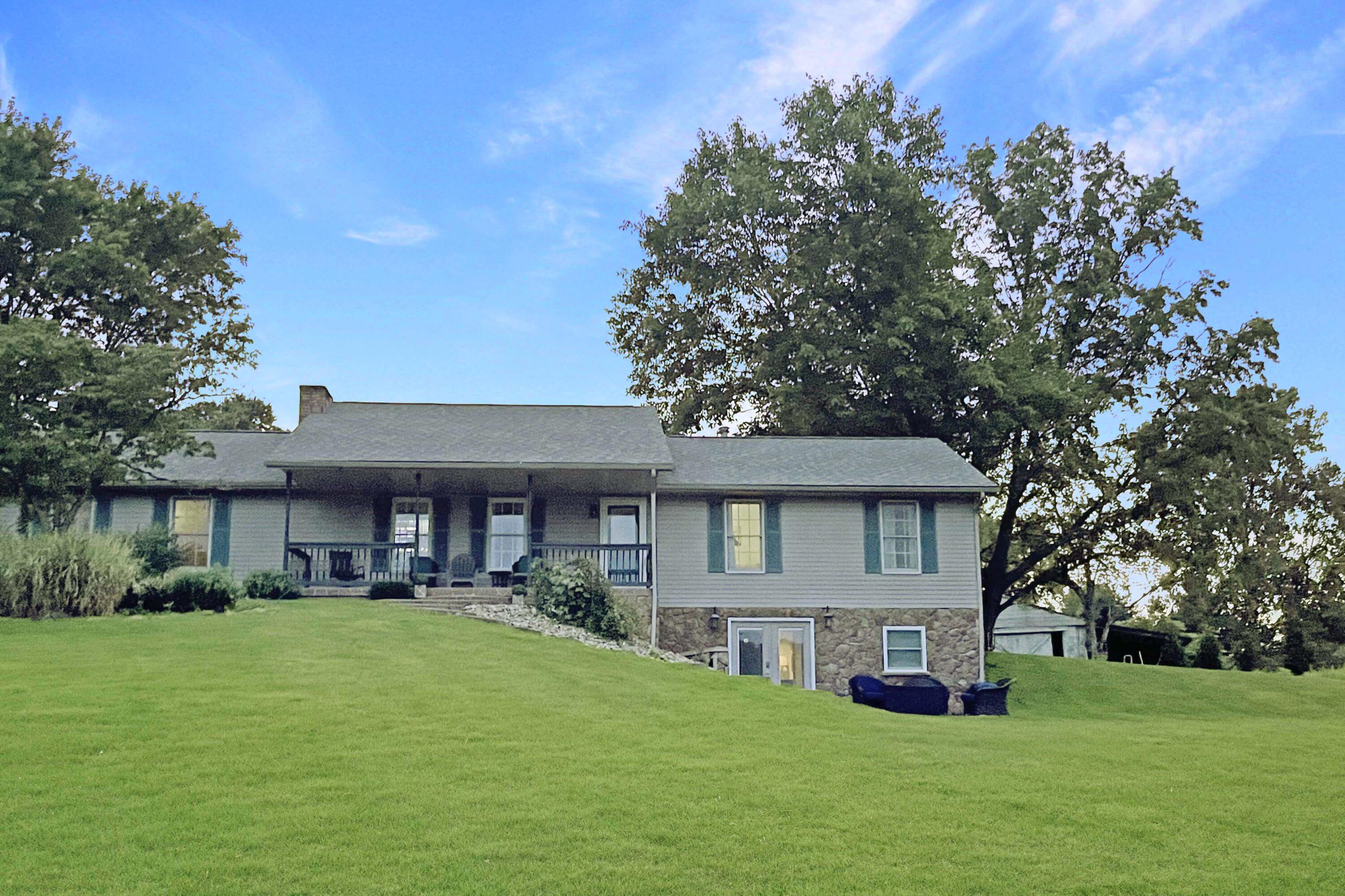 1048 Parkway Drive, Logan, Ohio image 1