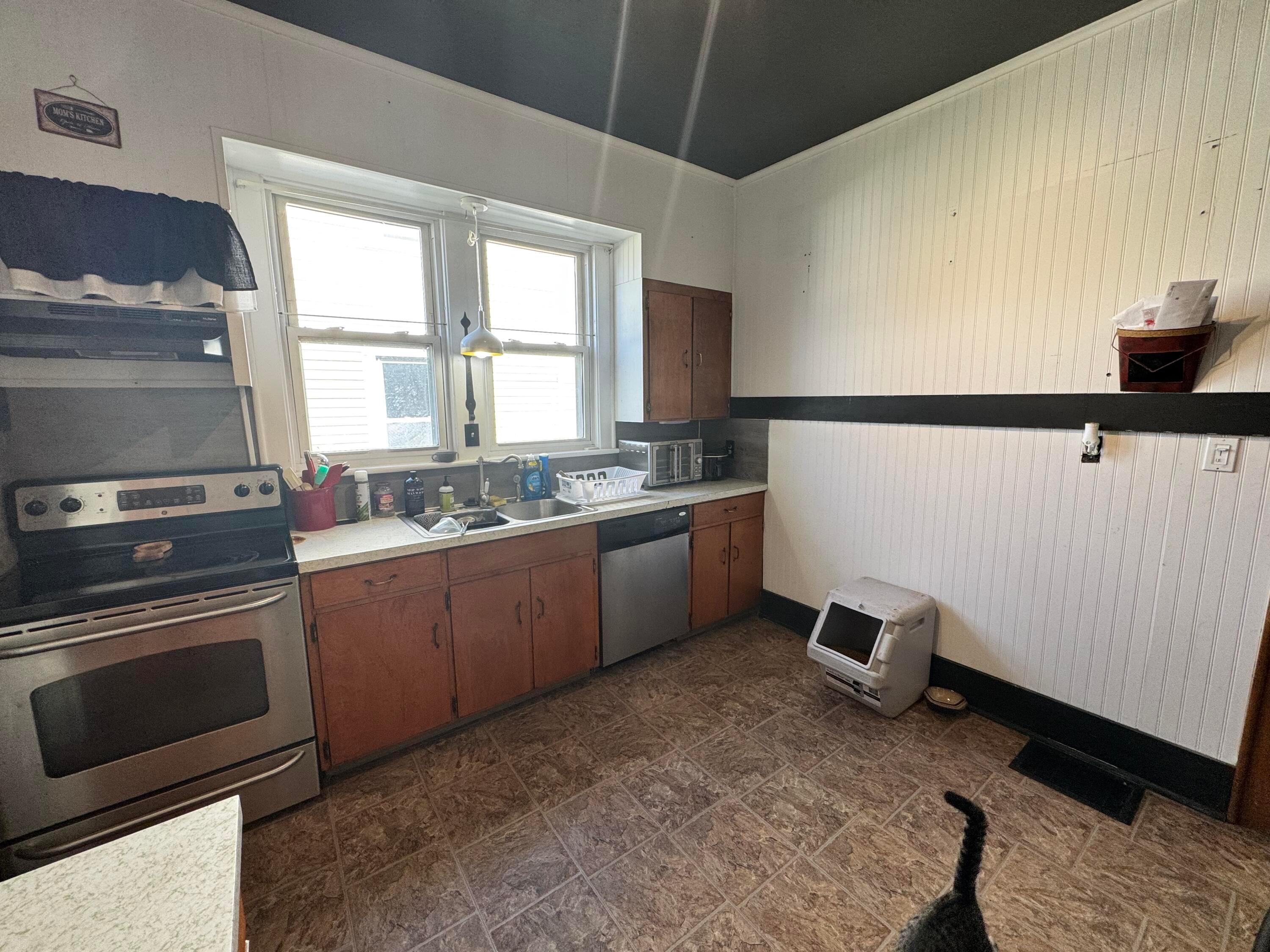323 S 9th Street, Coshocton, Ohio image 5