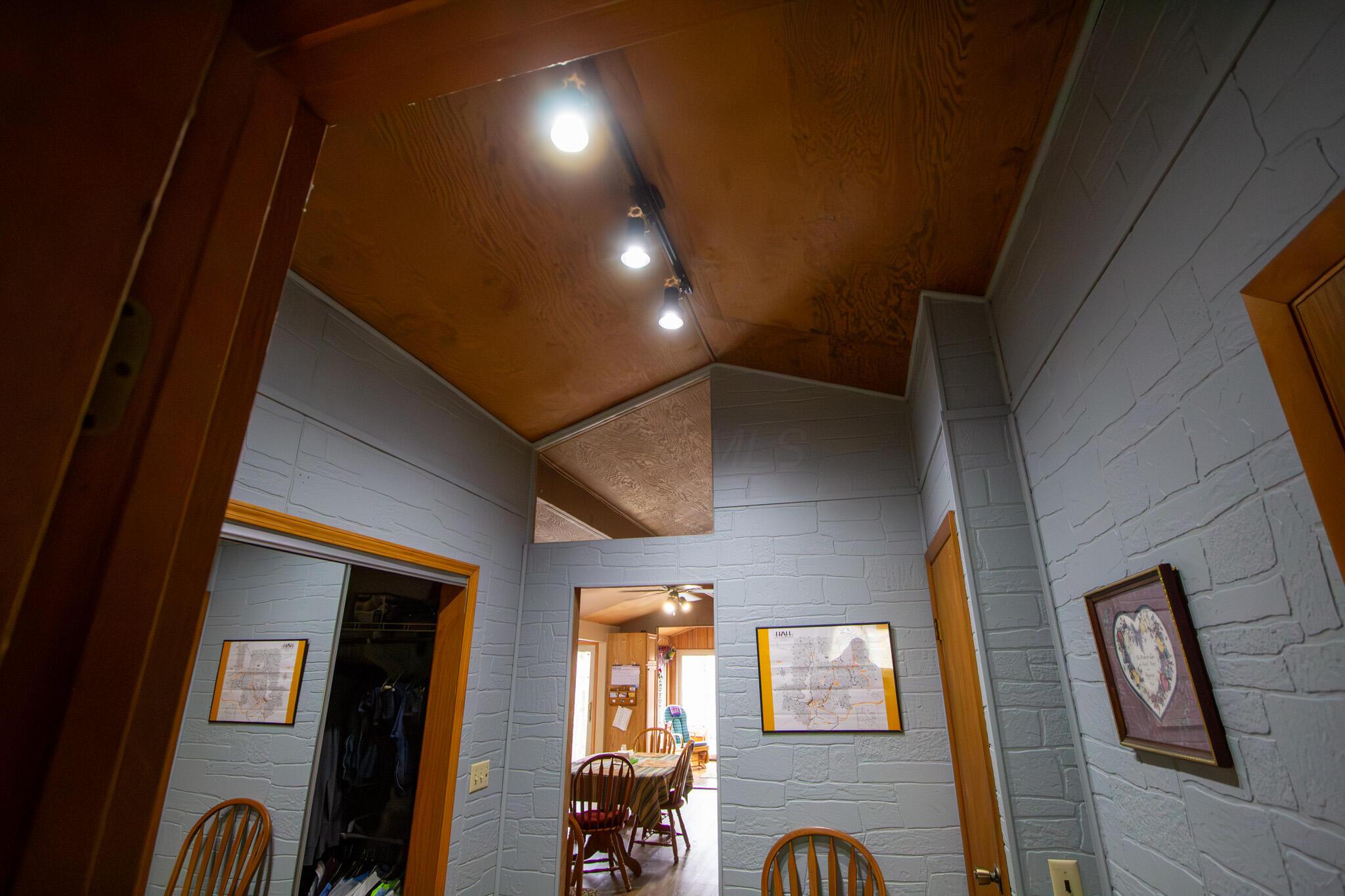 36 Seneca Lane, Sugar Grove, Ohio image 14