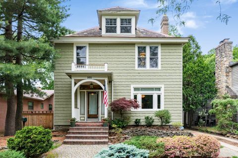 Photo of 105 N Roosevelt Avenue, Bexley, OH 43209 (MLS # 226019377)
