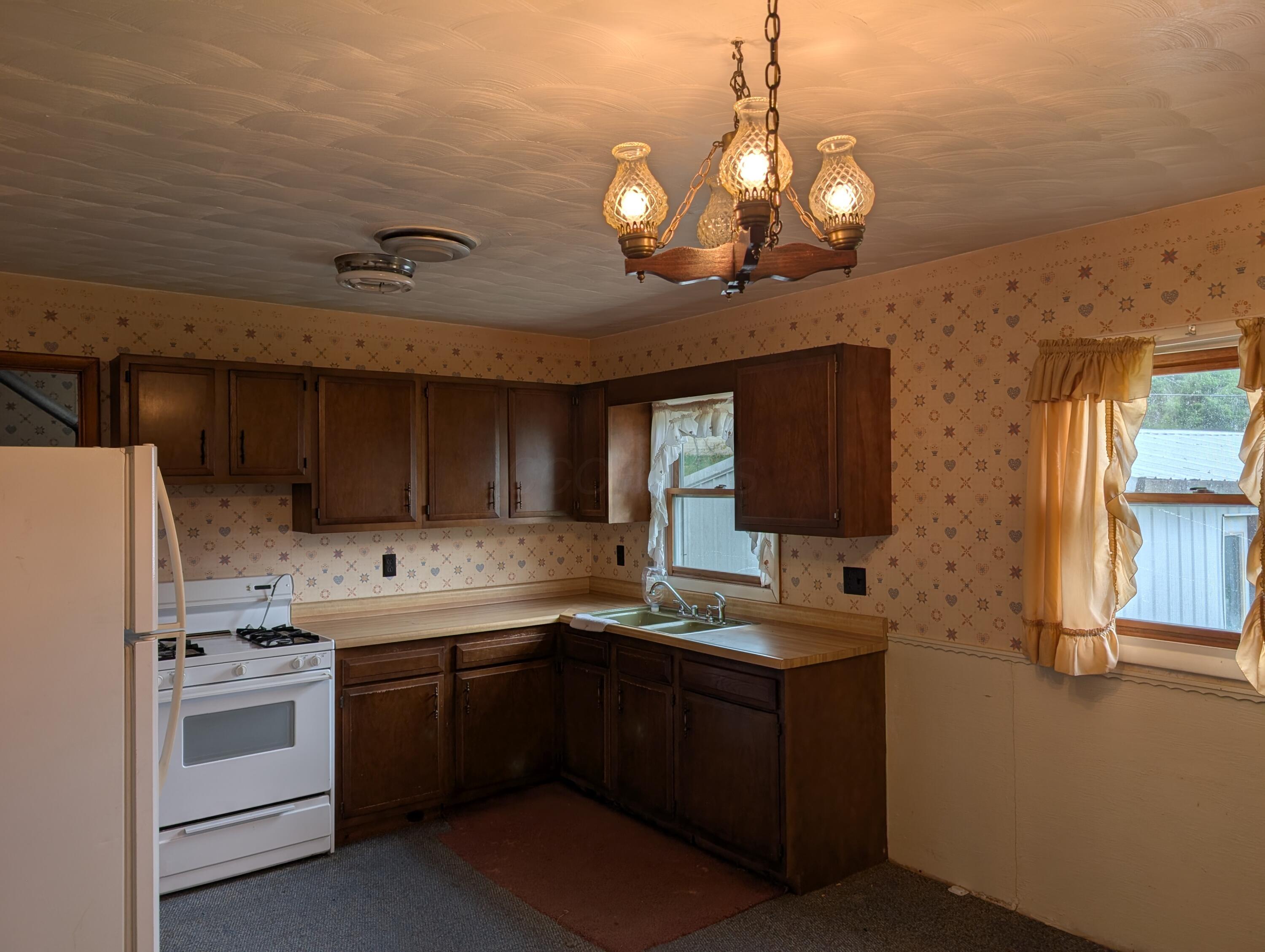 98 Peggy Street, Roseville, Ohio image 6