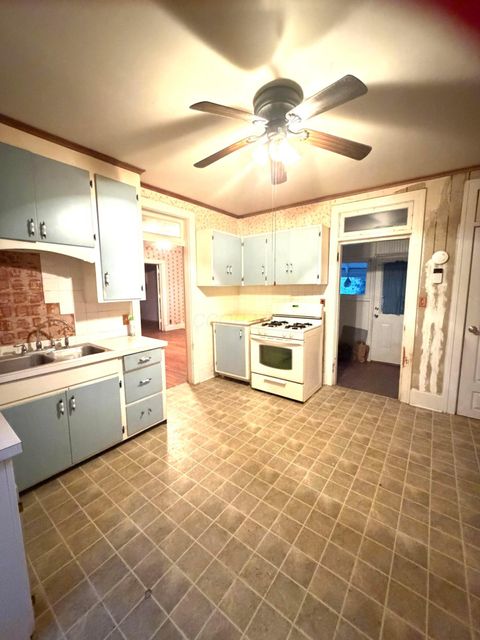 Tiny photo for 925 N Columbus Street, Lancaster, OH 43130 (MLS # 226006225)