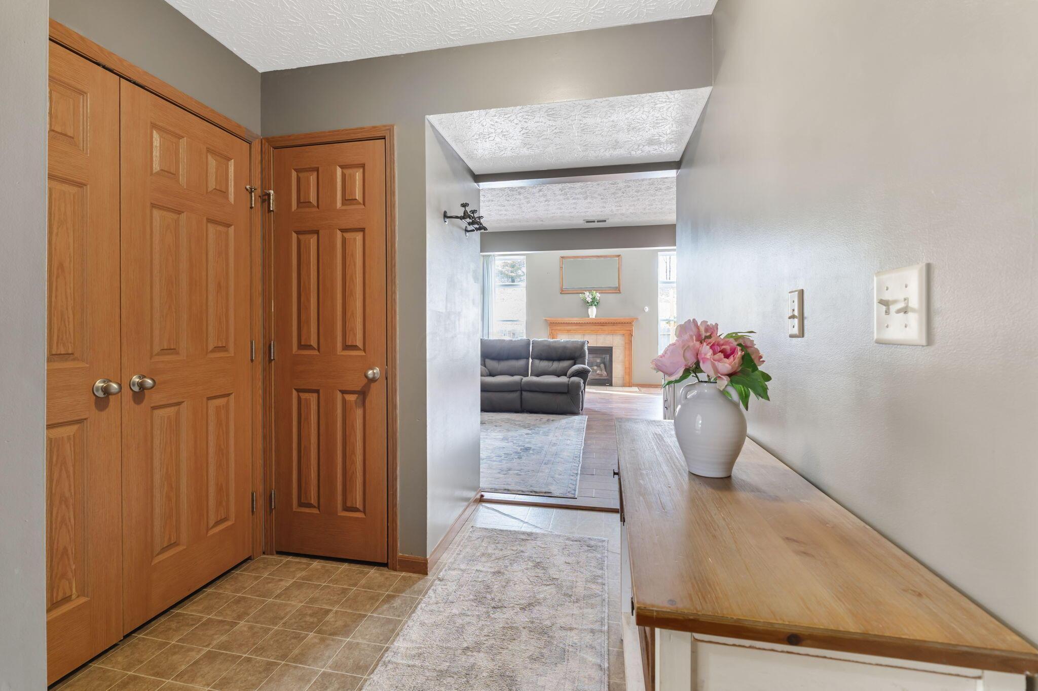 2159 Exemplar Court, Grove City, Ohio image 6