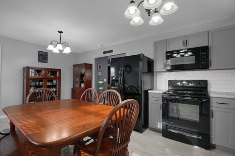 Tiny photo for 701 Washington Avenue, Lancaster, OH 43130 (MLS # 226002424)