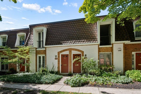 Photo of 2885 Chateau Circle S, Upper Arlington, OH 43221 (MLS # 226038445)