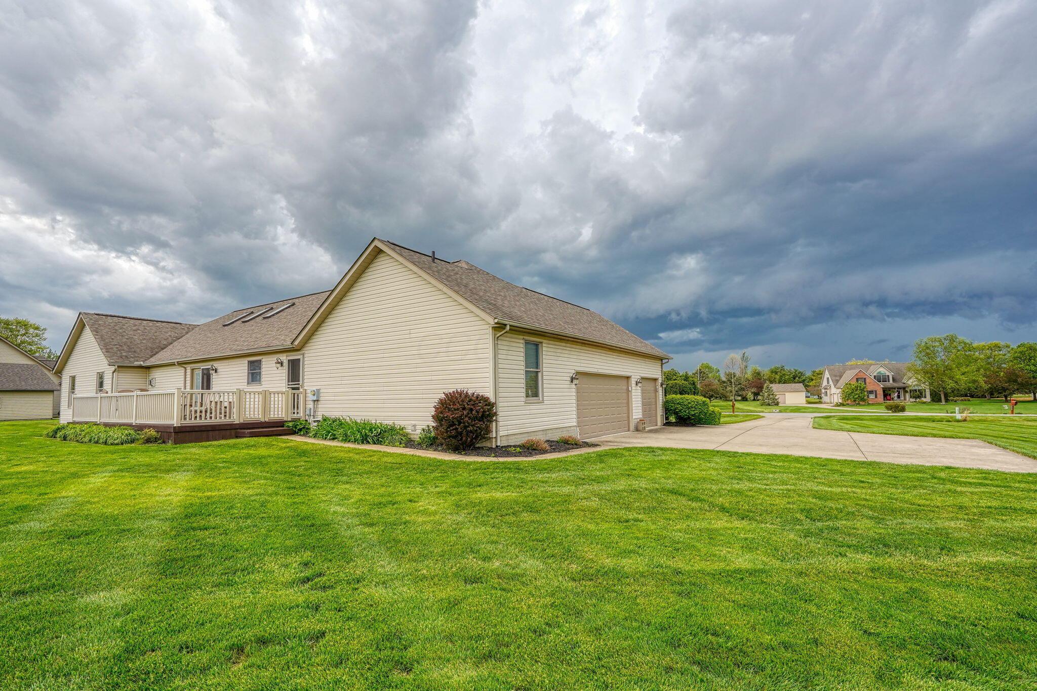 4656 Meadowgrove Drive, Carroll, Ohio image 11