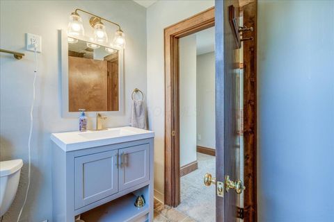 Tiny photo for 464 E Hinman Avenue, Columbus, OH 43207 (MLS # 225041921)