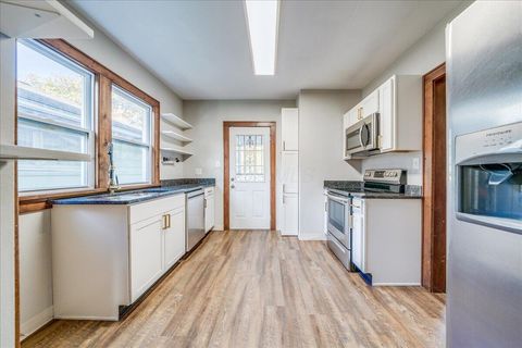 Tiny photo for 464 E Hinman Avenue, Columbus, OH 43207 (MLS # 225041921)