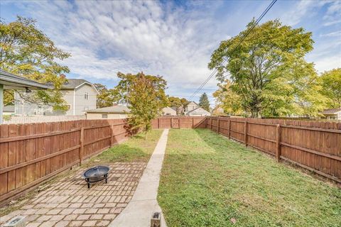 Tiny photo for 464 E Hinman Avenue, Columbus, OH 43207 (MLS # 225041921)