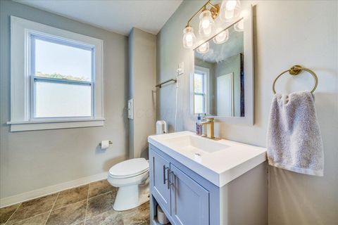 Tiny photo for 464 E Hinman Avenue, Columbus, OH 43207 (MLS # 225041921)