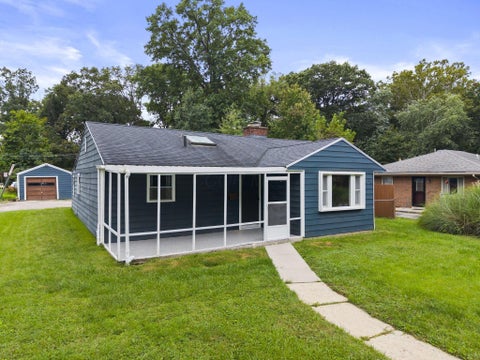 Photo of 715 E Cooke Road, Columbus, OH 43214 (MLS # 226036999)