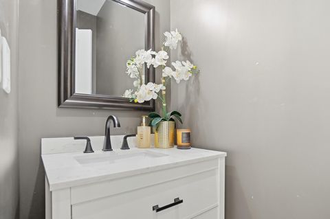 Tiny photo for 406 St Clair Avenue, Columbus, OH 43203 (MLS # 225045201)