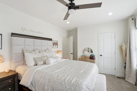 Tiny photo for 406 St Clair Avenue, Columbus, OH 43203 (MLS # 225045201)