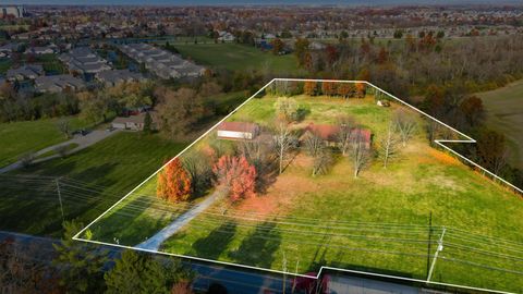 Photo of 2392 London Groveport Road, Grove City, OH 43123 (MLS # 226012658)