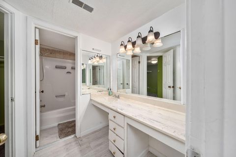 Tiny photo for 5475 Worthington Forest Pl Place, Columbus, OH 43229 (MLS # 225037698)