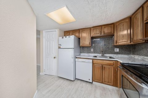 Tiny photo for 5475 Worthington Forest Pl Place, Columbus, OH 43229 (MLS # 225037698)