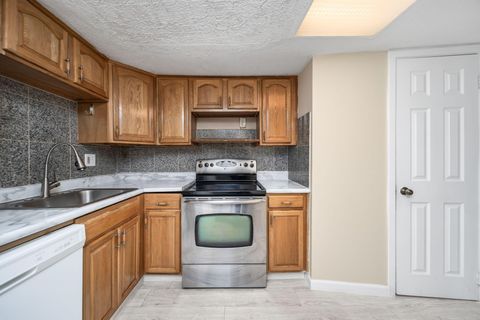 Tiny photo for 5475 Worthington Forest Pl Place, Columbus, OH 43229 (MLS # 225037698)