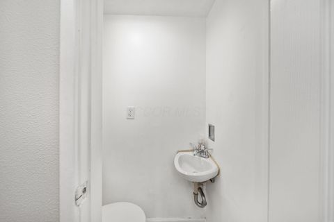 Tiny photo for 5475 Worthington Forest Pl Place, Columbus, OH 43229 (MLS # 225037698)