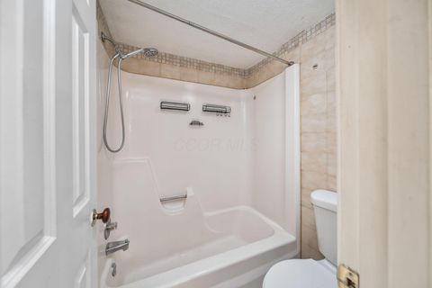 Tiny photo for 5475 Worthington Forest Pl Place, Columbus, OH 43229 (MLS # 225037698)
