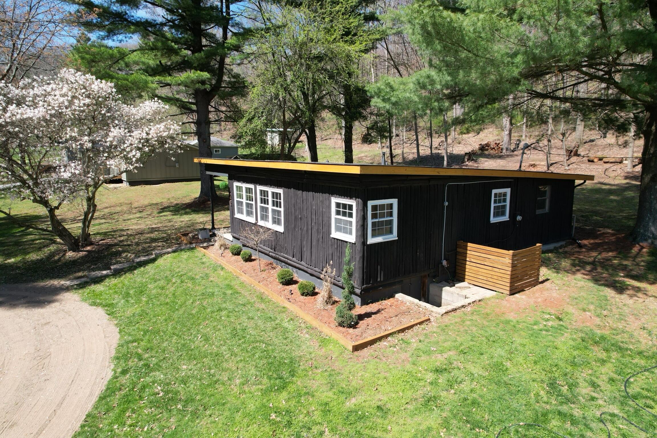 122 Poole Drive, Newark, Ohio image 1