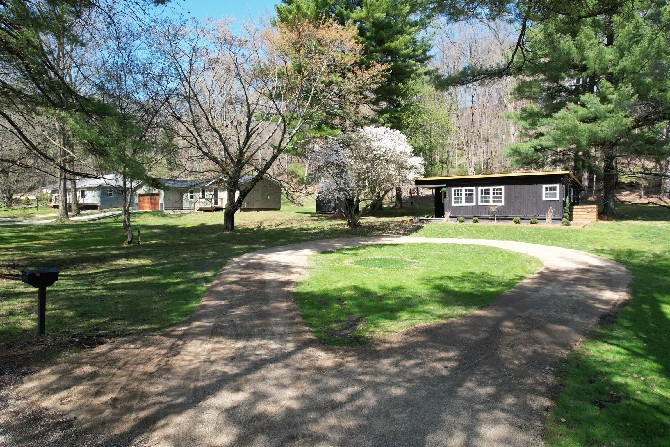 122 Poole Drive, Newark, Ohio image 2