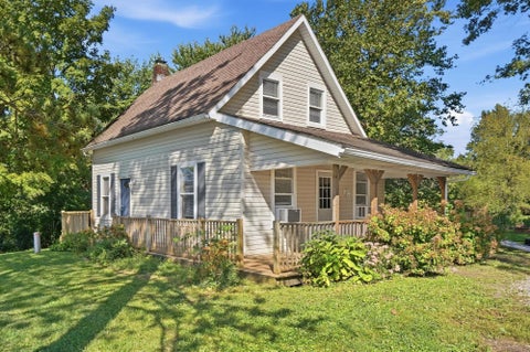 Photo of 5097 Columbia Road SW, Pataskala, OH 43062 (MLS # 226035821)