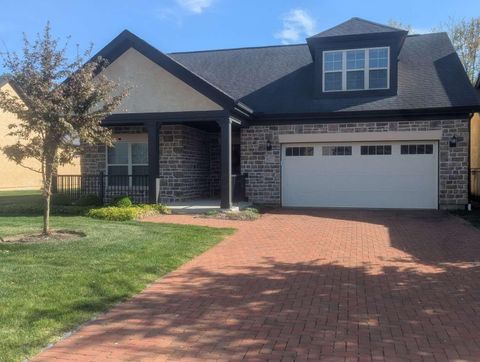 Photo of 927 Pinnacle Club Drive, Grove City, OH 43123 (MLS # 226012861)