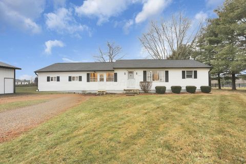 Photo of 1295 Ginder Road NW, Lancaster, OH 43130 (MLS # 226000517)