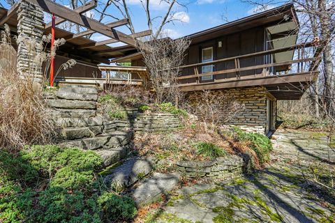 Photo of 820 Old Woods Road, Columbus, OH 43235 (MLS # 226007586)