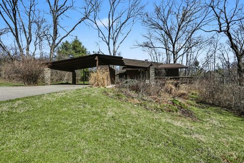 Photo of 820 Old Woods Road, Columbus, OH 43235 (MLS # 226007586)