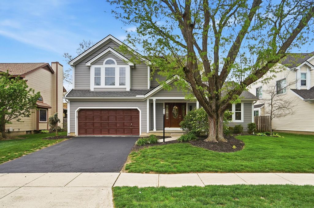 Photo of 7465 Bloomfield Place, Dublin, OH 43016 (MLS # 226012586)