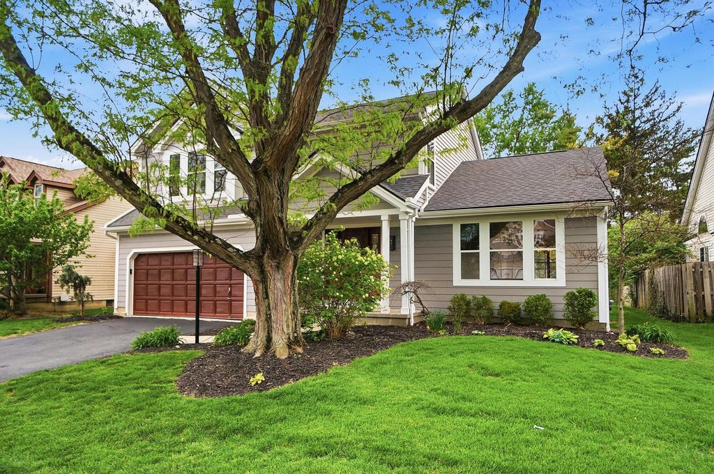 Photo of 7465 Bloomfield Place, Dublin, OH 43016 (MLS # 226012586)