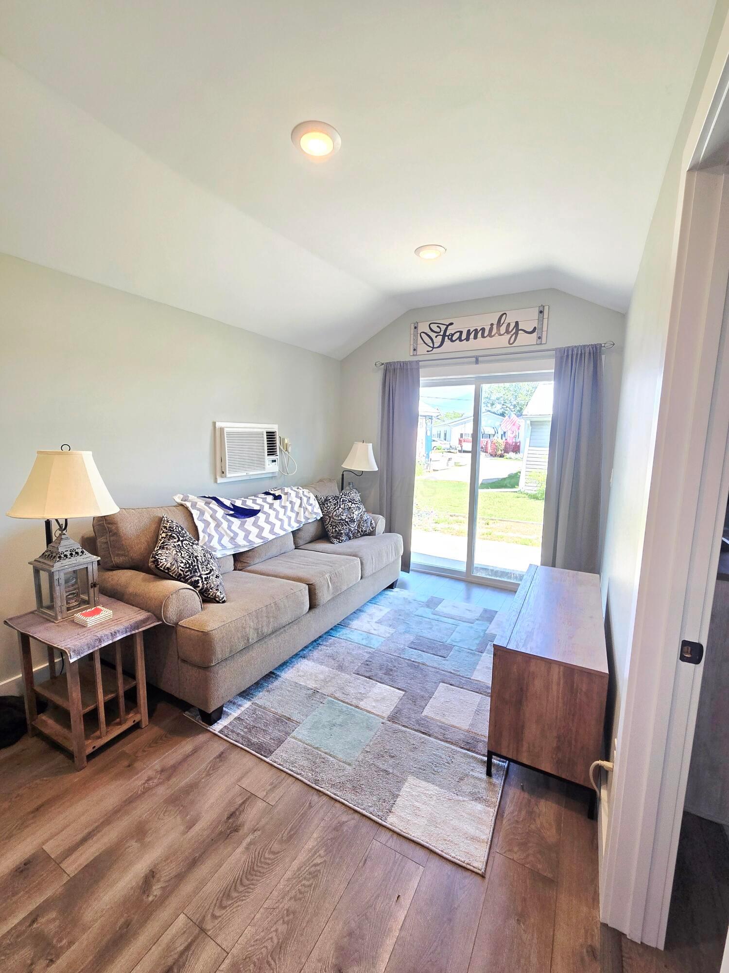 13981 Custers Point Road NE