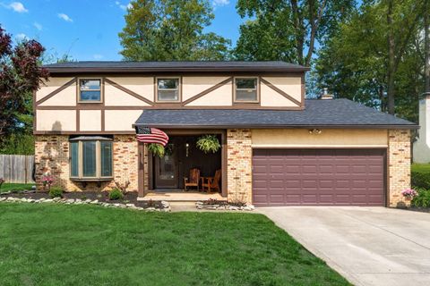 Photo of 208 Parkwood Avenue, Pickerington, OH 43147 (MLS # 226015393)