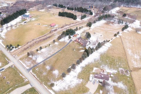 Tiny photo for 7641 Kinney Road, Mount Vernon, OH 43050 (MLS # 226005537)