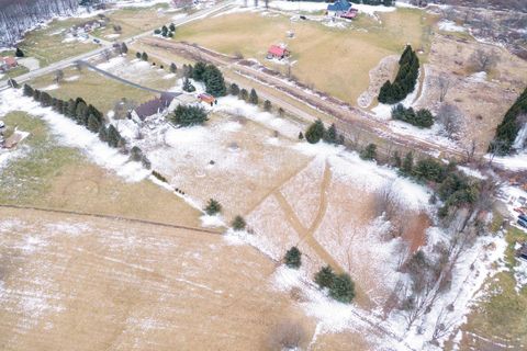 Tiny photo for 7641 Kinney Road, Mount Vernon, OH 43050 (MLS # 226005537)
