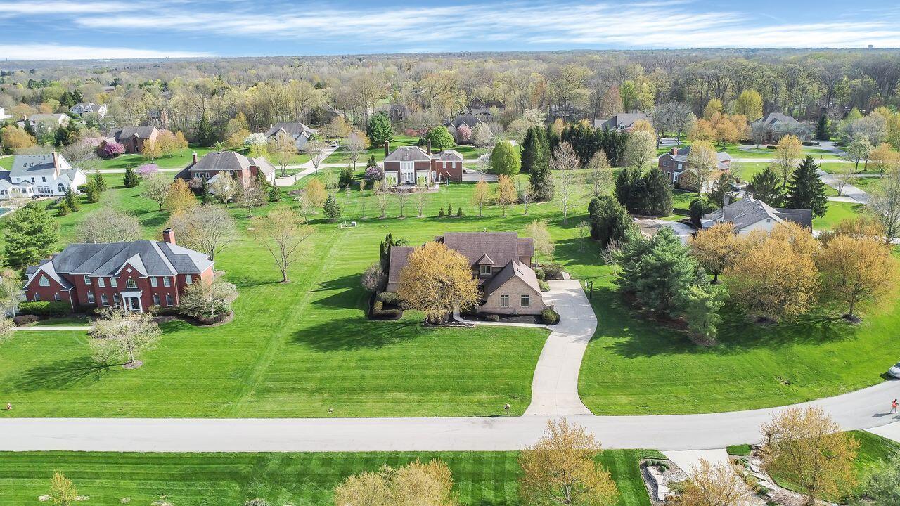 1909 Roundwyck Lane, Powell, Ohio image 3