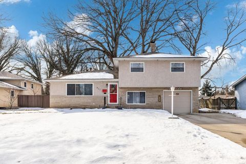 Photo of 827 Inwood Place, Columbus, OH 43224 (MLS # 226004131)