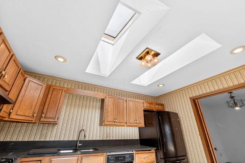 Tiny photo for 3336 Mansion Way, Columbus, OH 43221 (MLS # 225045301)