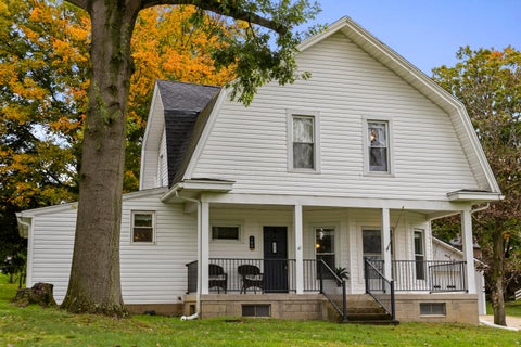 Photo of 104 Morris Street, Mount Vernon, OH 43050 (MLS # 226037729)