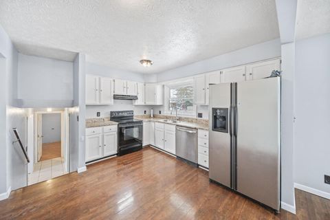 Tiny photo for 1069 Clovernoll Court, Marysville, OH 43040 (MLS # 225045121)