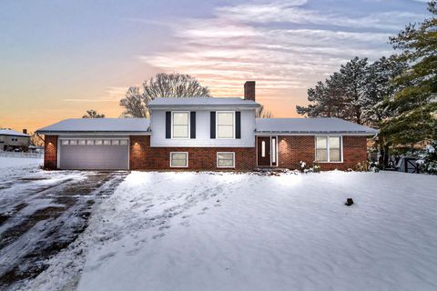 Photo of 1069 Clovernoll Court, Marysville, OH 43040 (MLS # 225045121)