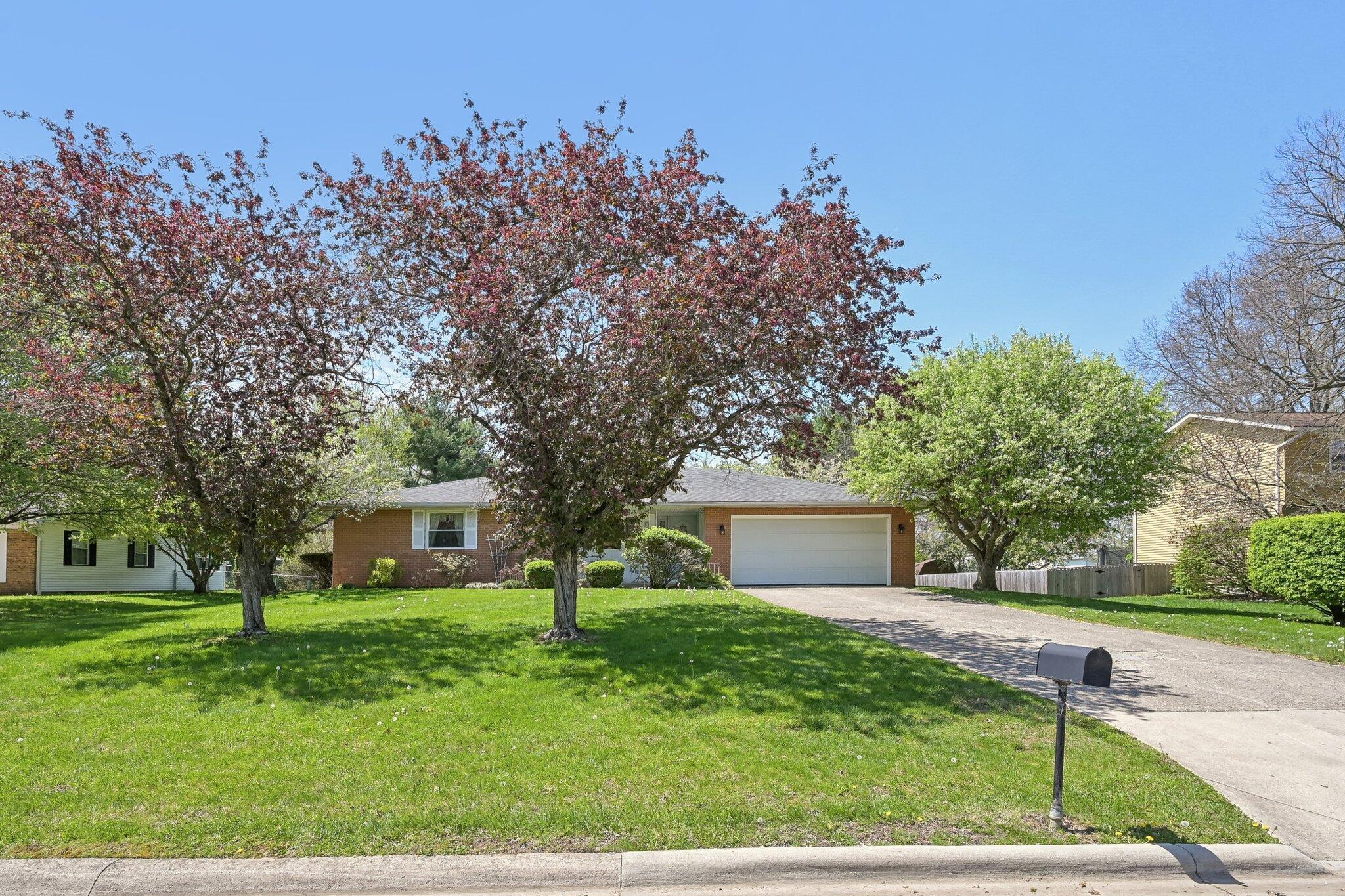431 Pickering Drive, Pickerington, Ohio image 2