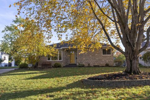 Photo of 2047 Langham Road, Upper Arlington, OH 43221 (MLS # 225045014)